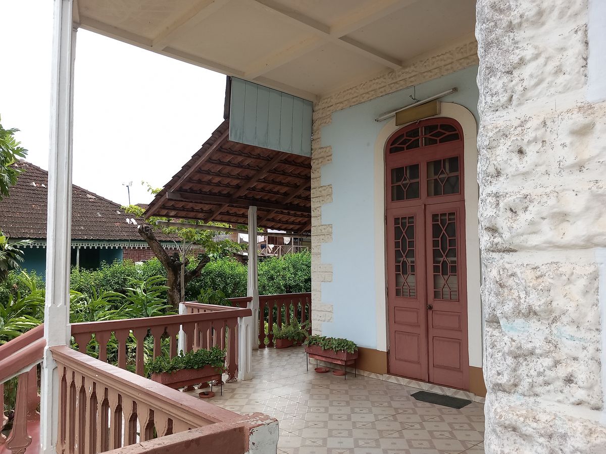 Alpendre do palacete colonial